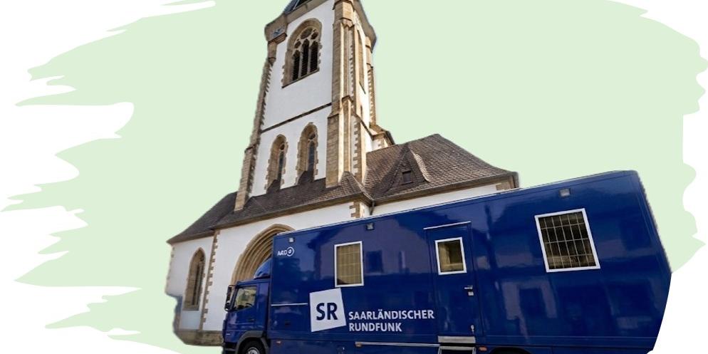 SR Ü-Wagen vor dem Turm der Pfarrkirche St. Martin - Anlass: Rundfunkgottesdienst am 30.08.2026 in St. Martin Schwalbach