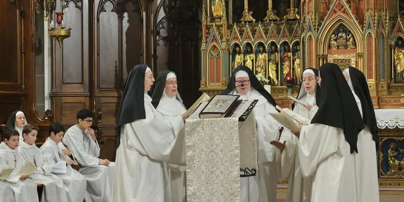 Schwestern beim Choralgesang